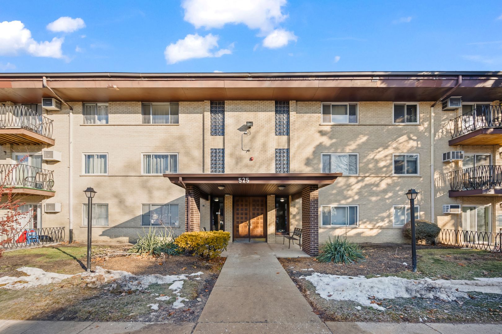 525 S Cleveland Avenue #104 — Arlington Heights, IL 60005