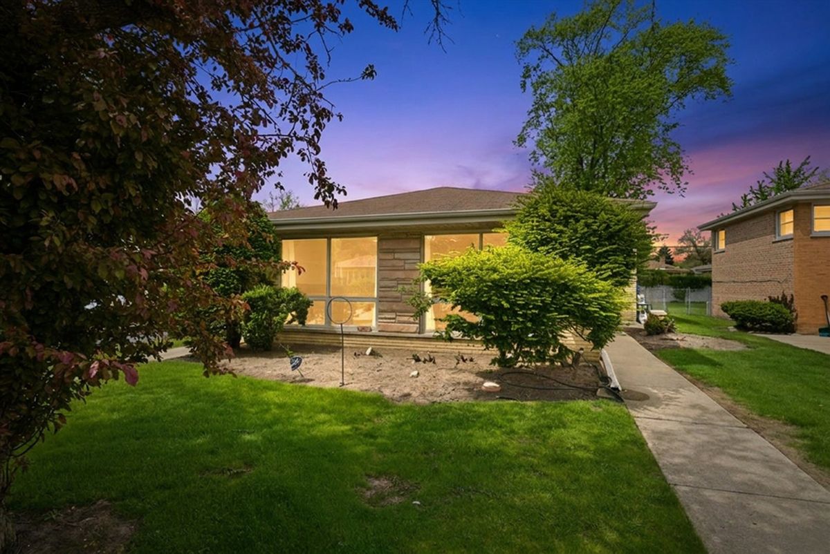 9536 Tripp Avenue, Skokie, IL 60076