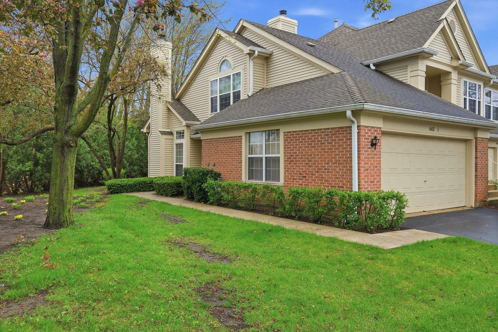 442 Cromwell Circle #1 — Bartlett, IL 60103