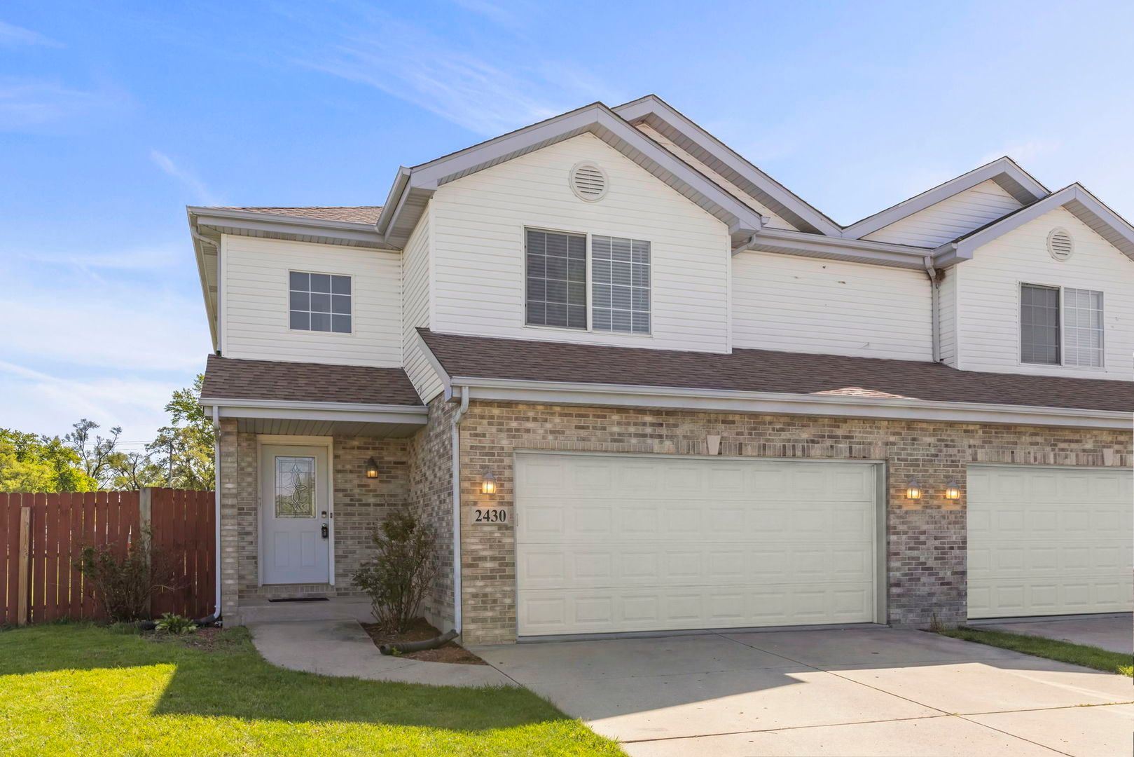 2430 Caton Crest Court — Crest Hill, IL 60403
