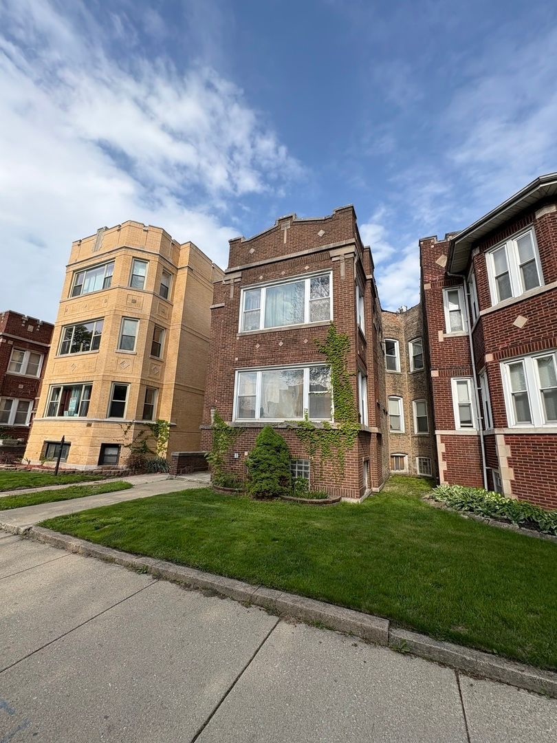 7811 East End Avenue, Chicago, IL 60649