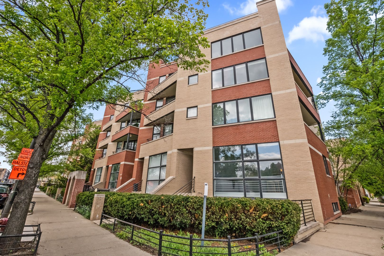 1500 W Grand Avenue #1E — Chicago, IL 60642