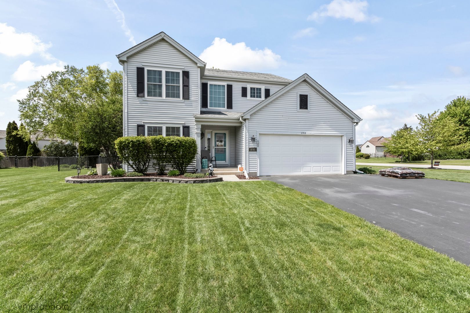 698 Fenwick Lane — South Elgin, IL 60177