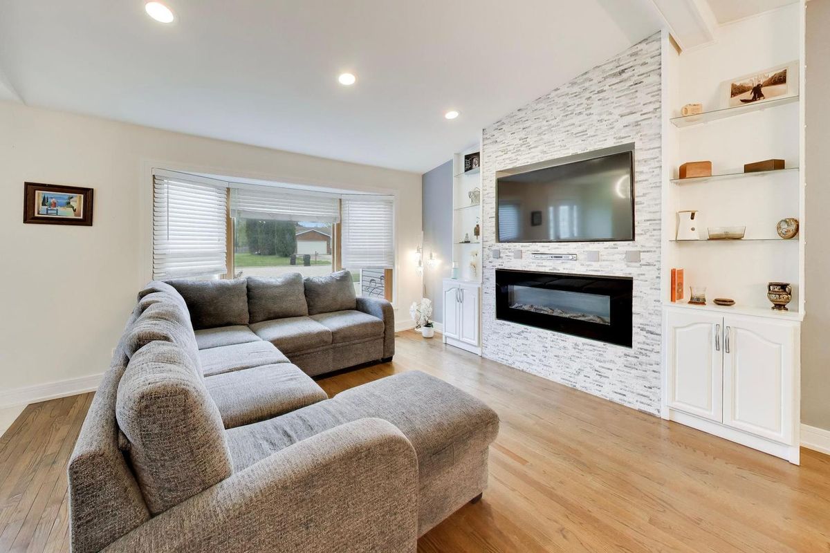 1410 N Scully Drive, McHenry, IL 60050