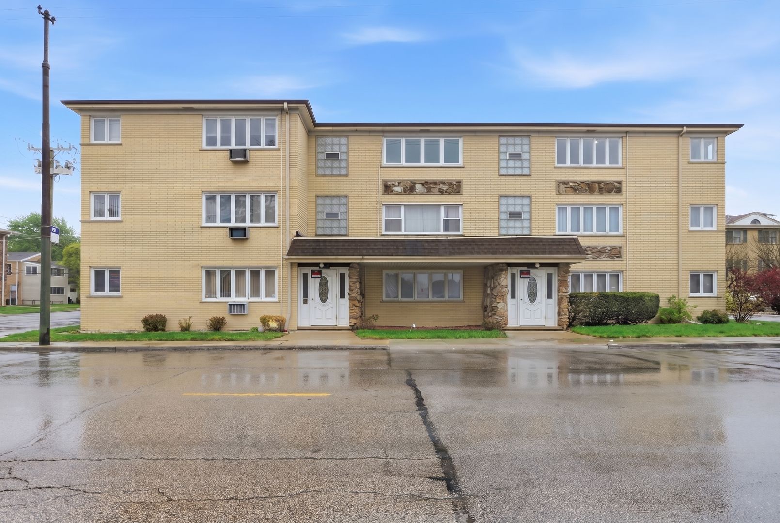 6555 W Belmont Avenue #3W — Chicago, IL 60634