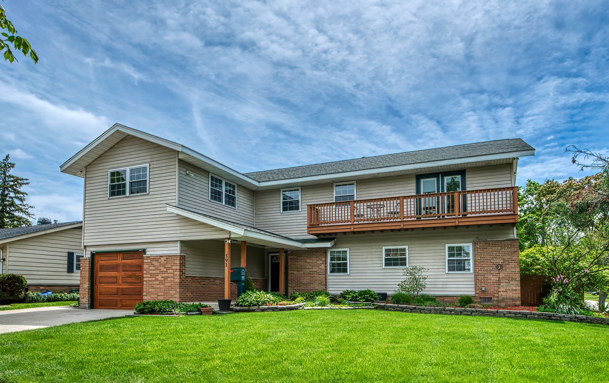 591 Sussex Court, Elk Grove Village, IL 60007