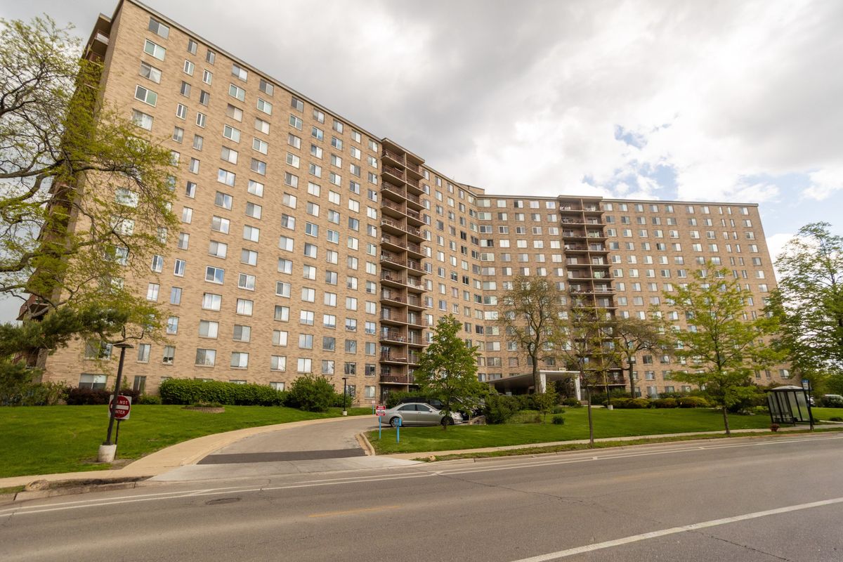 6833 Kedzie Avenue, Chicago, IL 60645