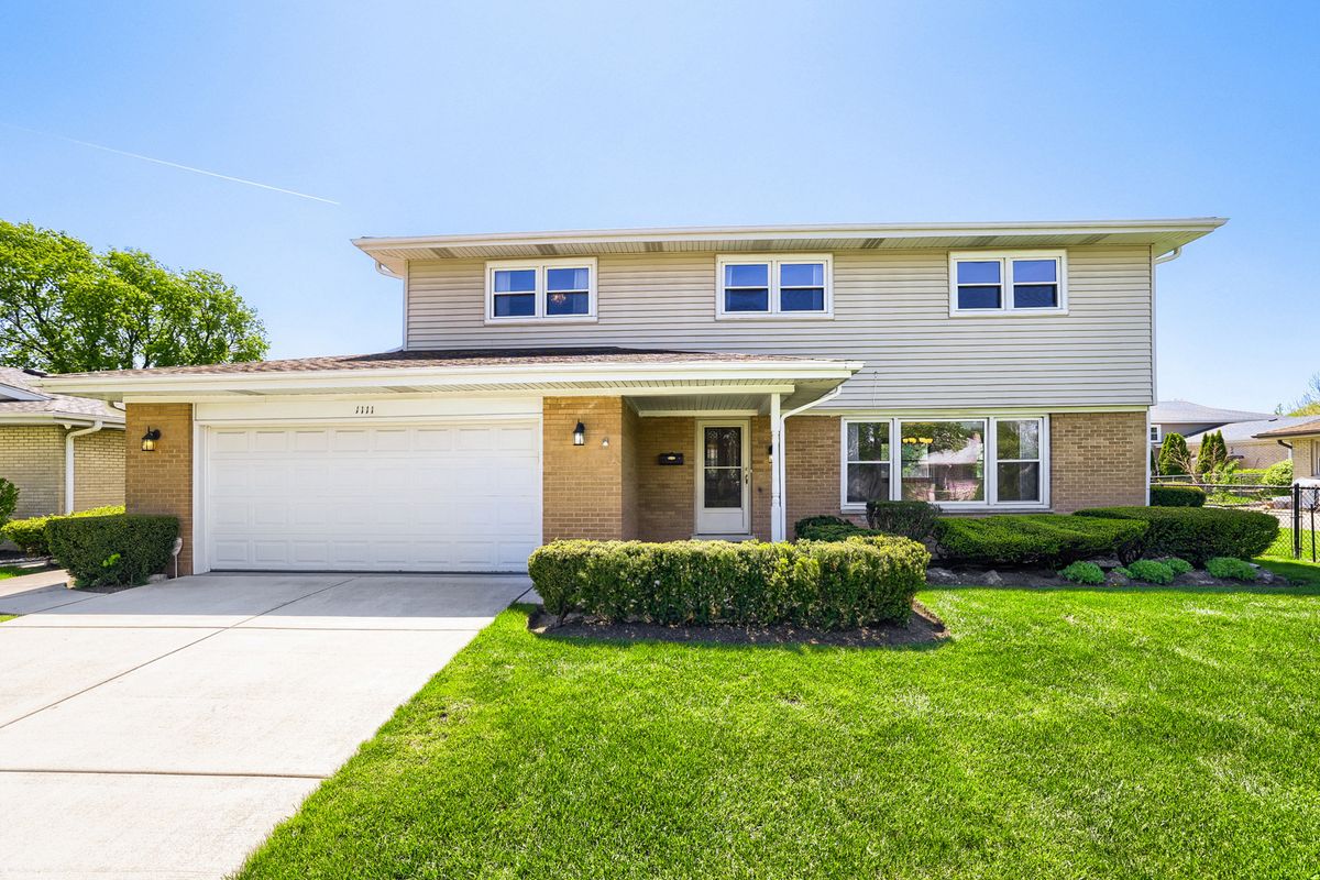 1111 Ash Drive, Mount Prospect, IL 60056