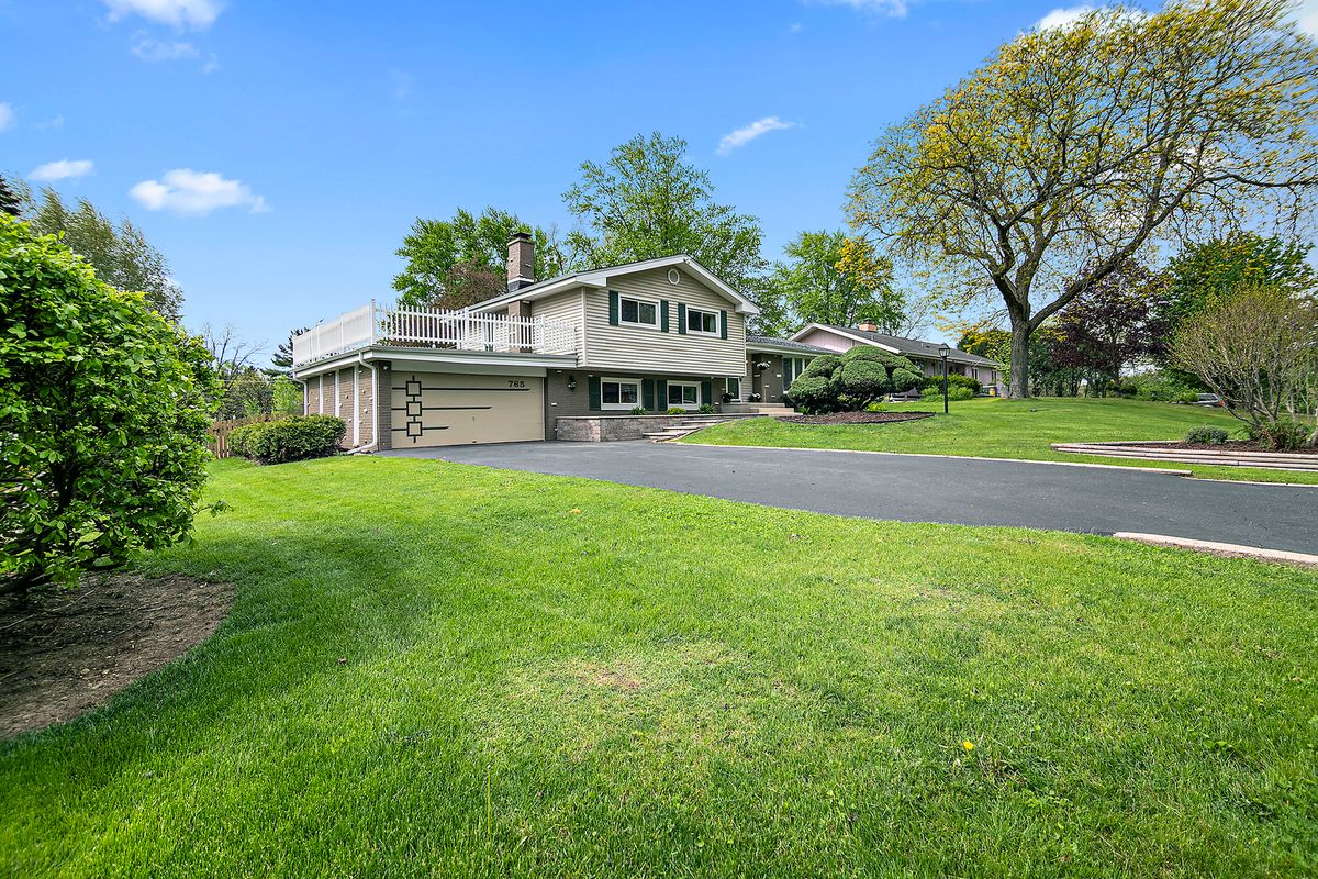 765 Bayer Drive, Palatine, IL 60067