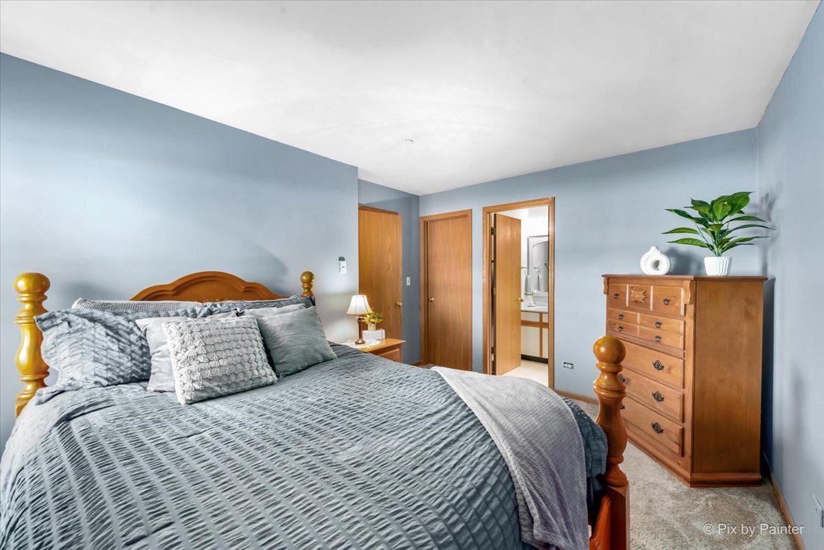 1332 Cunat Court #2B, Lake In The Hills, IL 60156