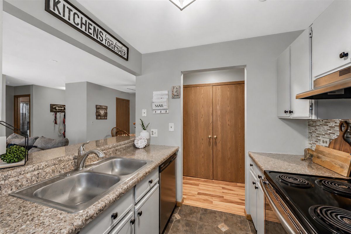 1332 Cunat Court #2B, Lake In The Hills, IL 60156