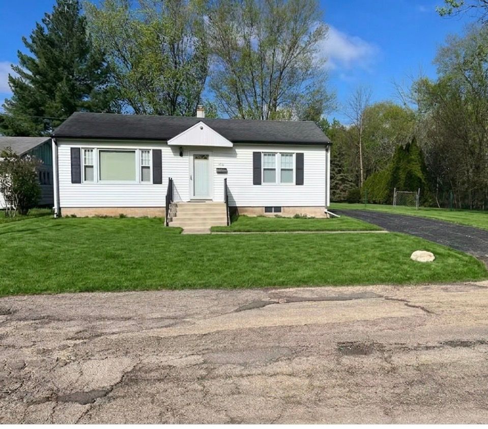550 Waddell Avenue, Freeport, IL 61032