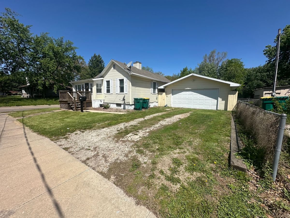 102 E GROVE Street, Streator, IL 61364