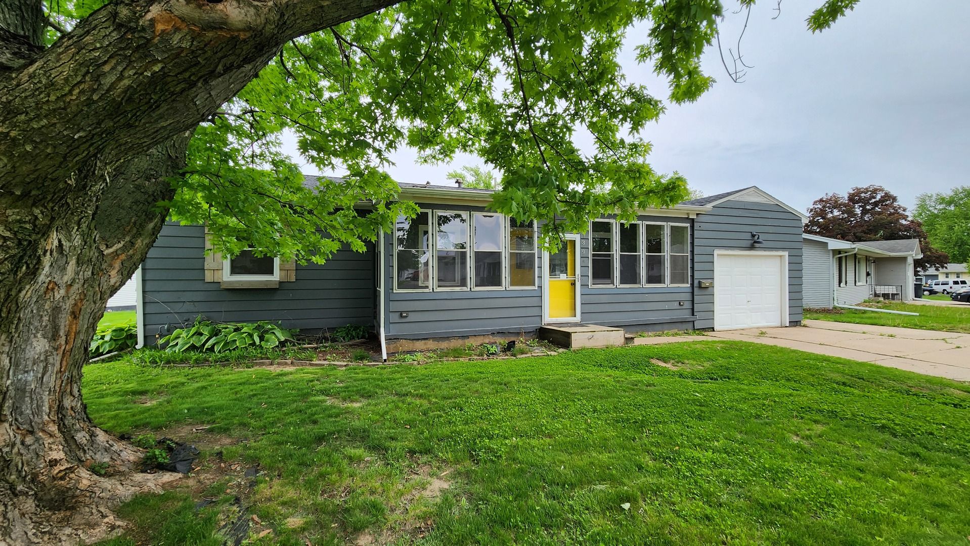 739 Highview Drive — Clinton, IA 52732