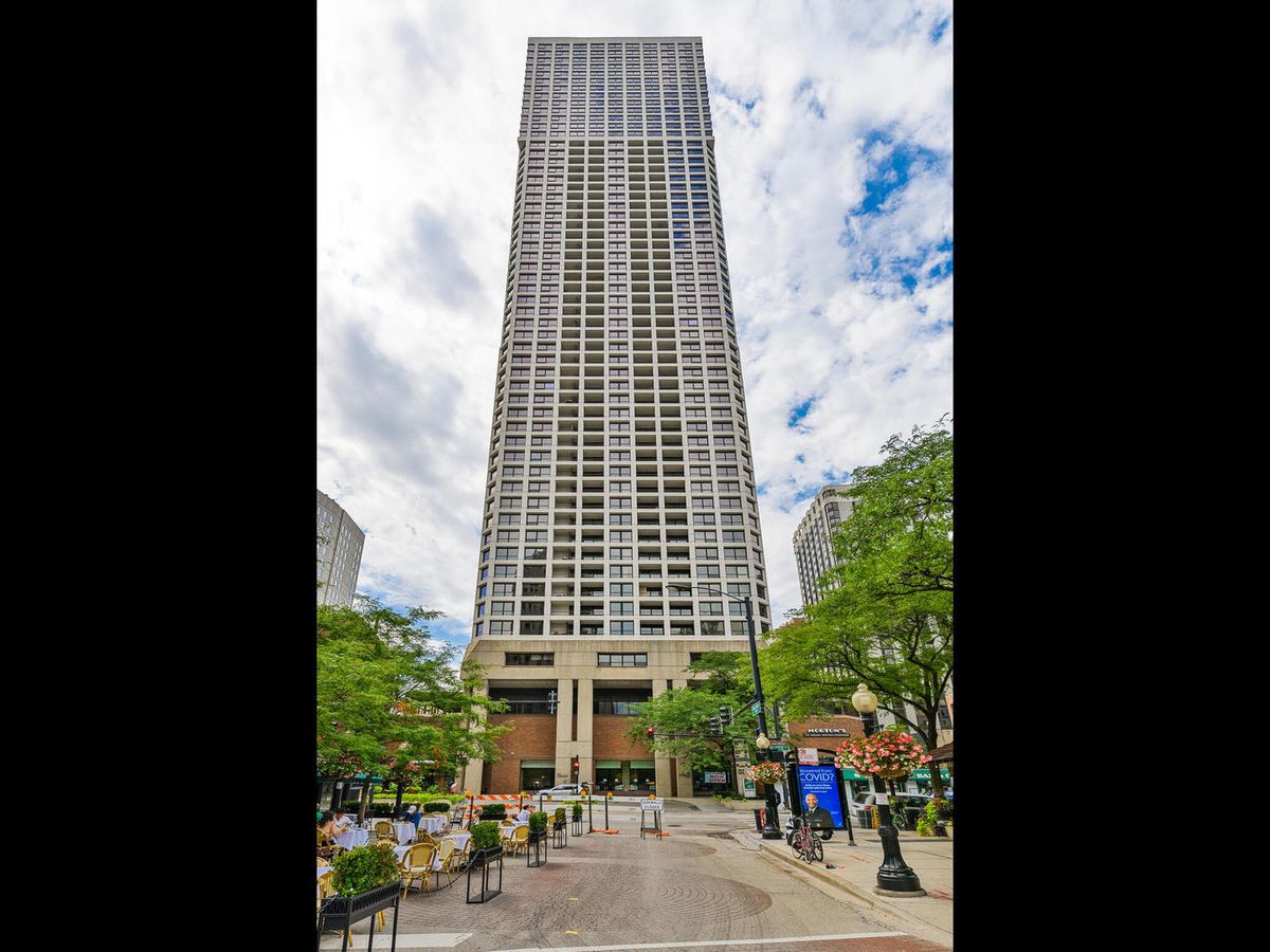 1030 State Street, Chicago, IL 60610