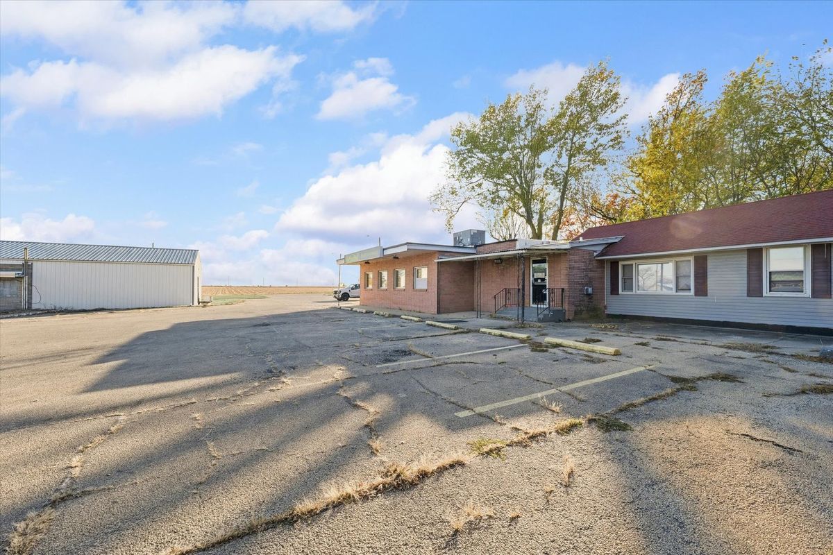 205 N State Route 54, Roberts, IL 60962
