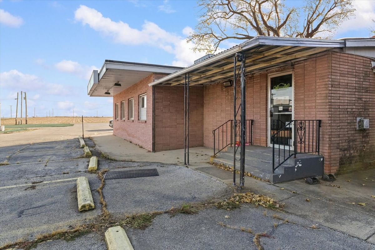 205 N State Route 54, Roberts, IL 60962