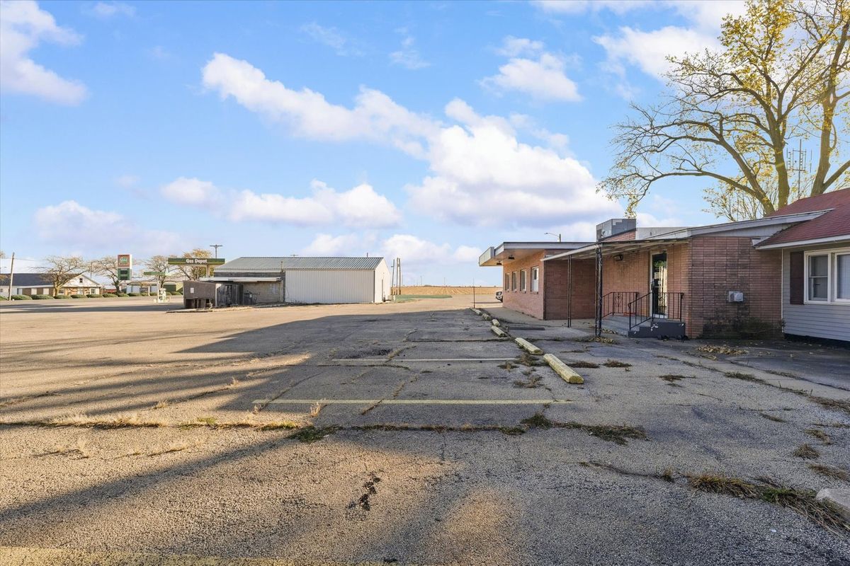 205 N State Route 54, Roberts, IL 60962
