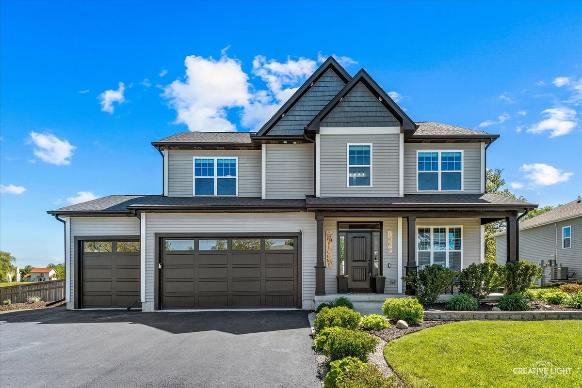 1000 Persimmon Drive, Genoa, IL 60135