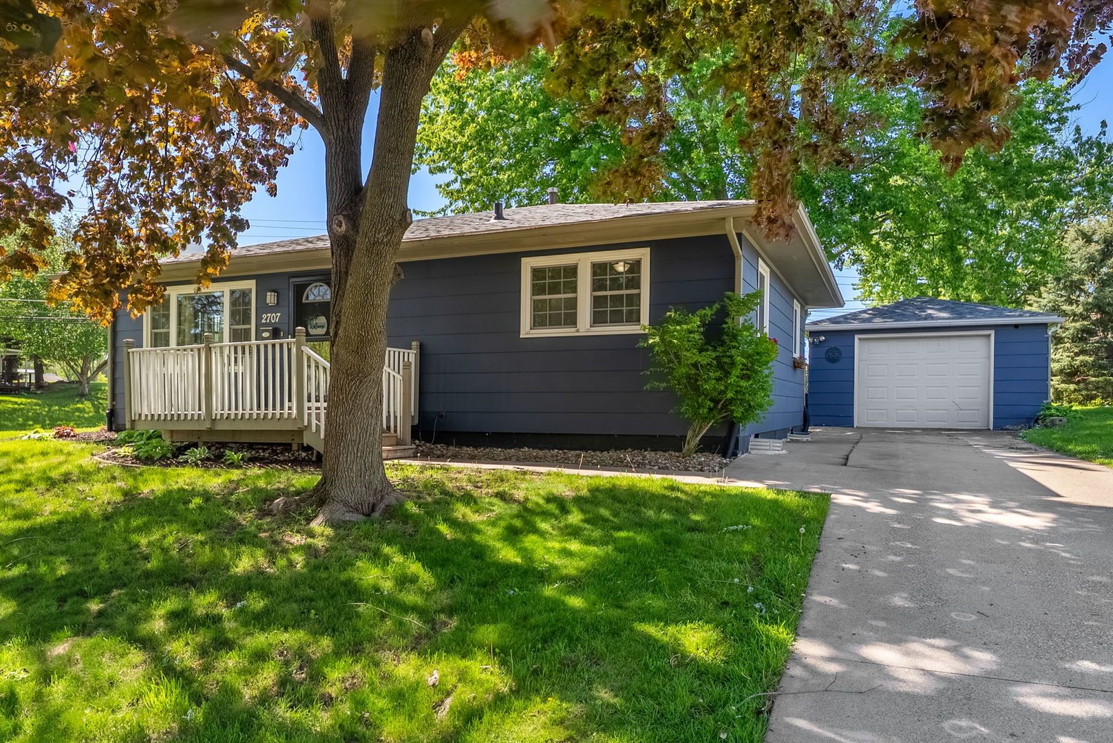 2707 Grove Street — Davenport, IA 52804