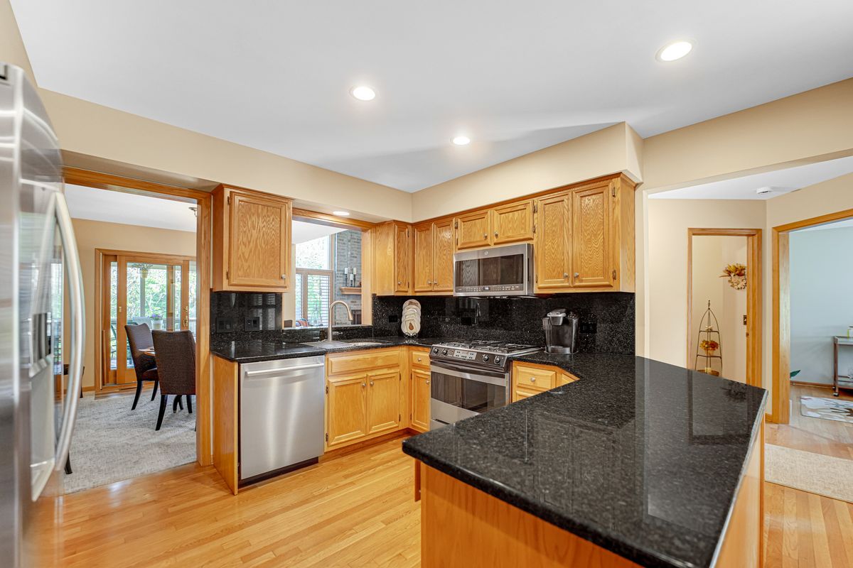 2254 Tamarack Drive, Downers Grove, IL 60515