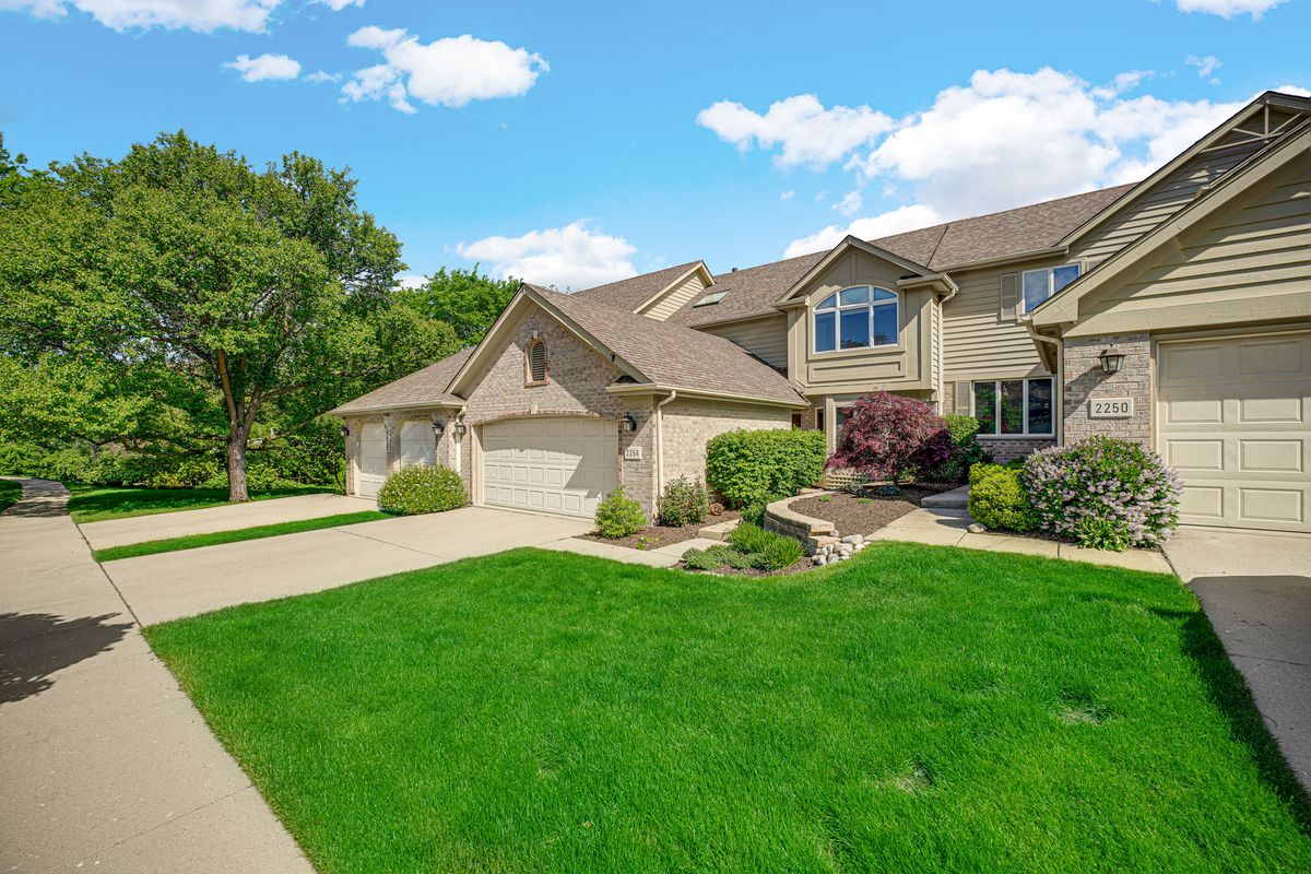 2254 Tamarack Drive, Downers Grove, IL 60515