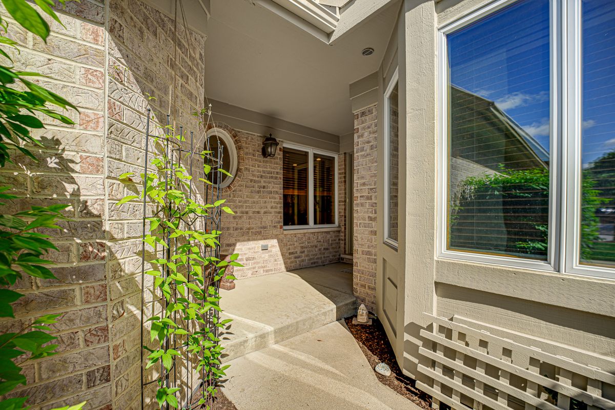 2254 Tamarack Drive, Downers Grove, IL 60515