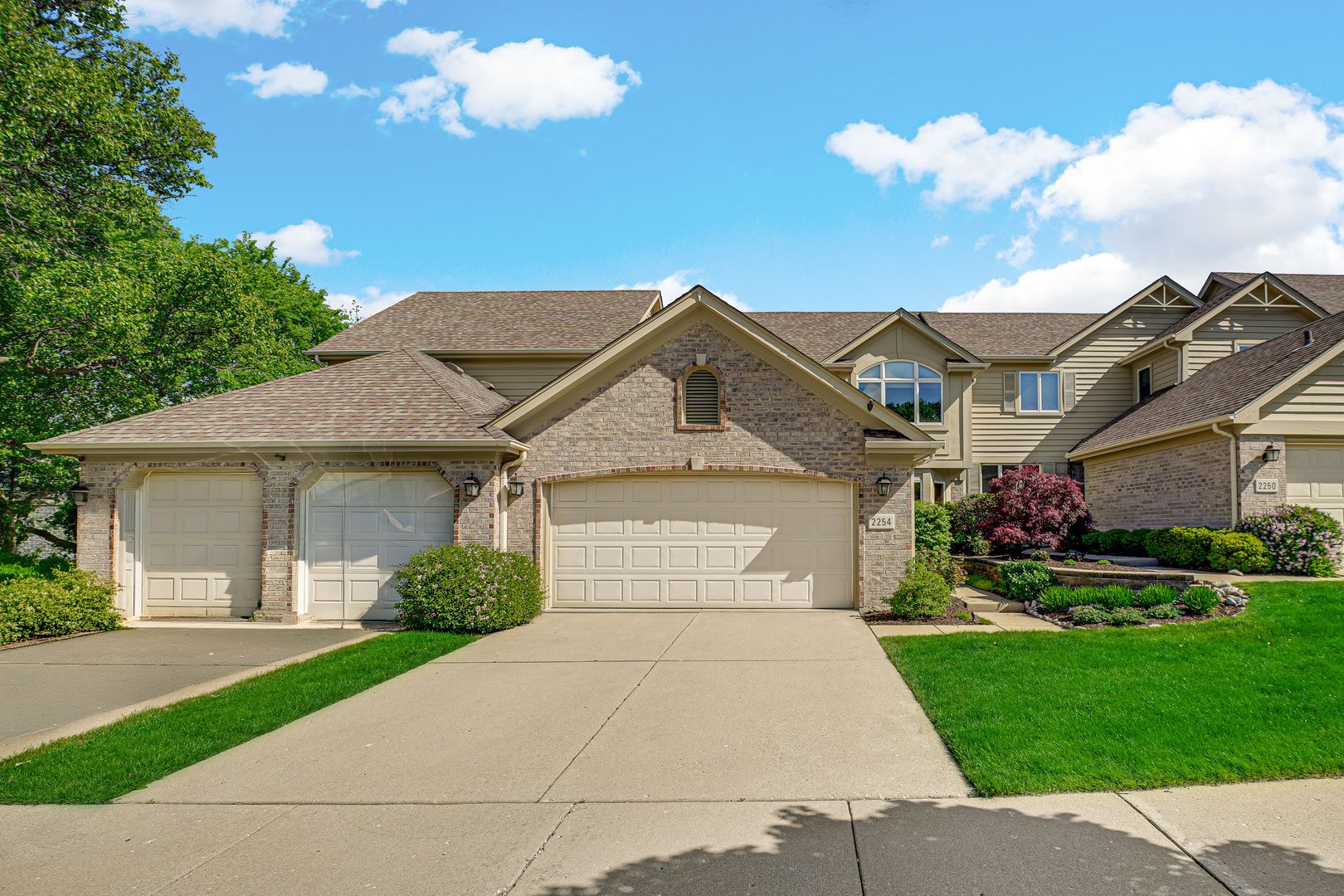 2254 Tamarack Drive — Downers Grove, IL 60515