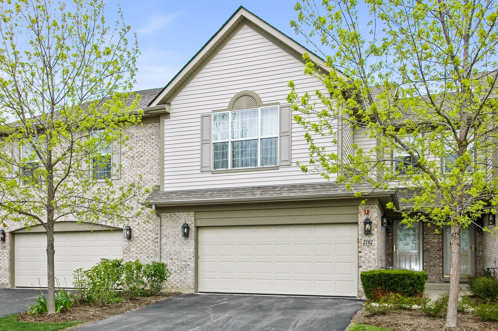 2162 Yale Circle — Hoffman Estates, IL 60192