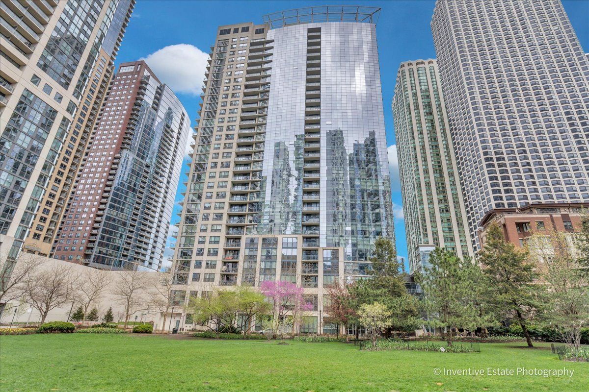 201 N Westshore Drive #1006 — Chicago, IL 60601