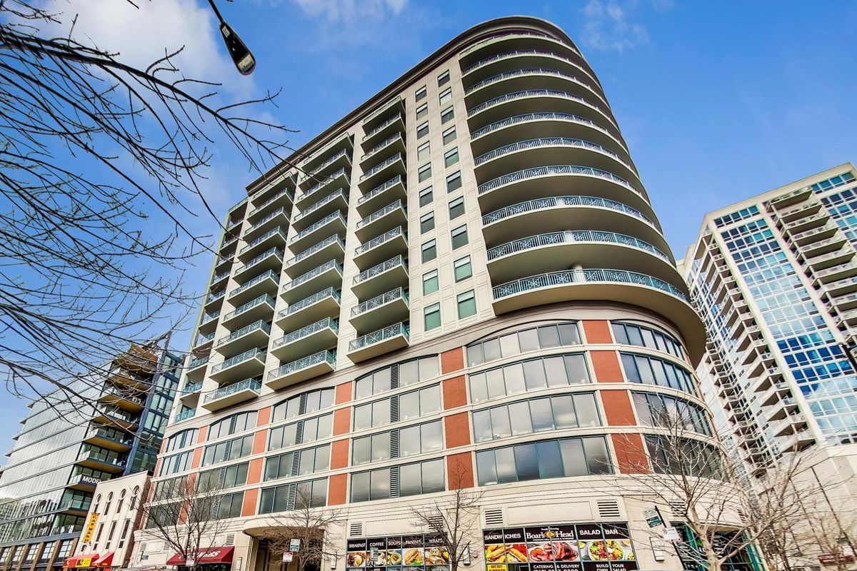 340 SUPERIOR Street, Chicago, IL 60654