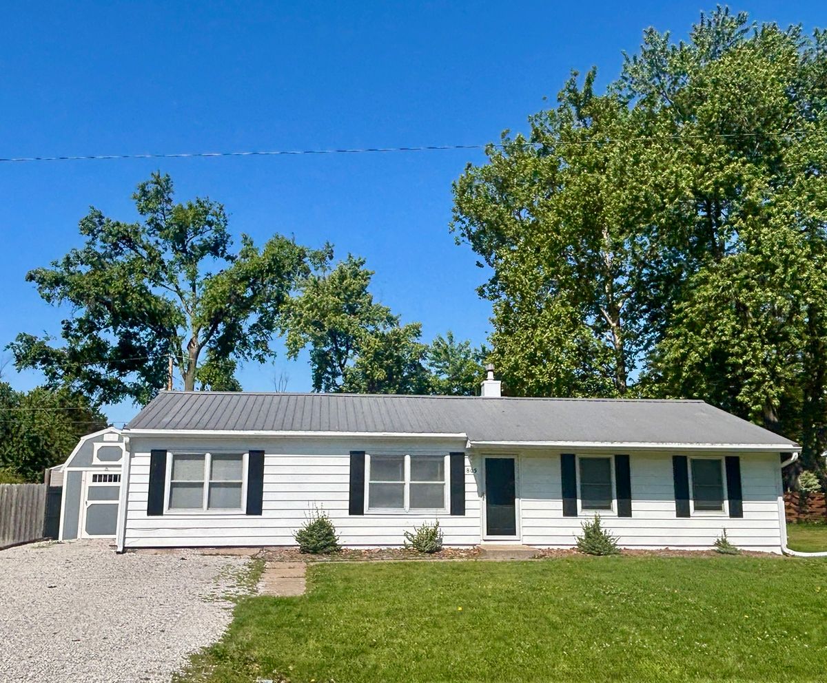 805 N Reel Street, Salem, IL 62881