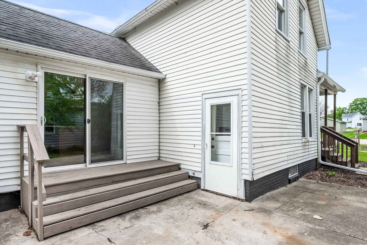 209 S Division Street, Stanford, IL 61774