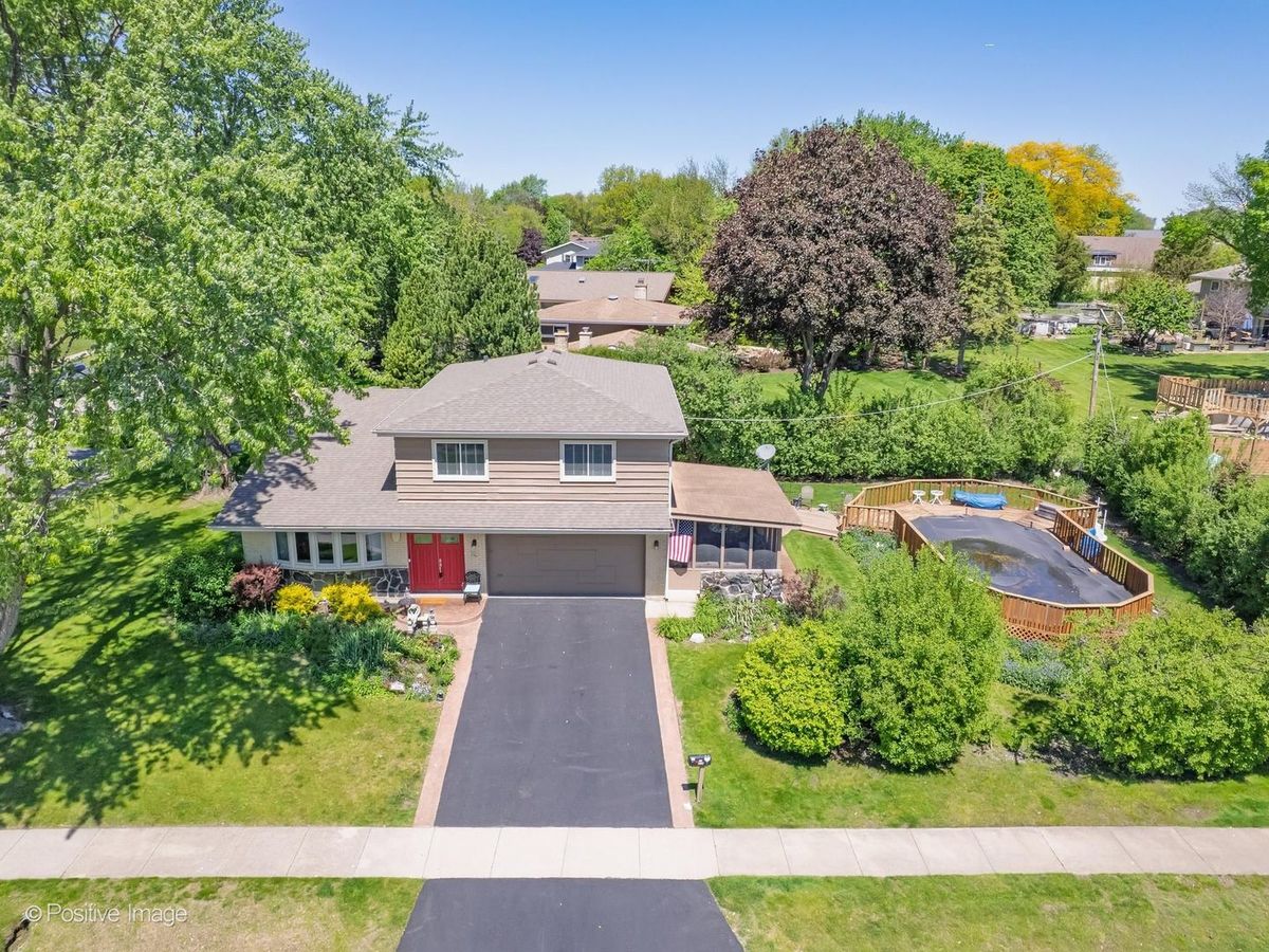 534 Foster Avenue, Roselle, IL 60172