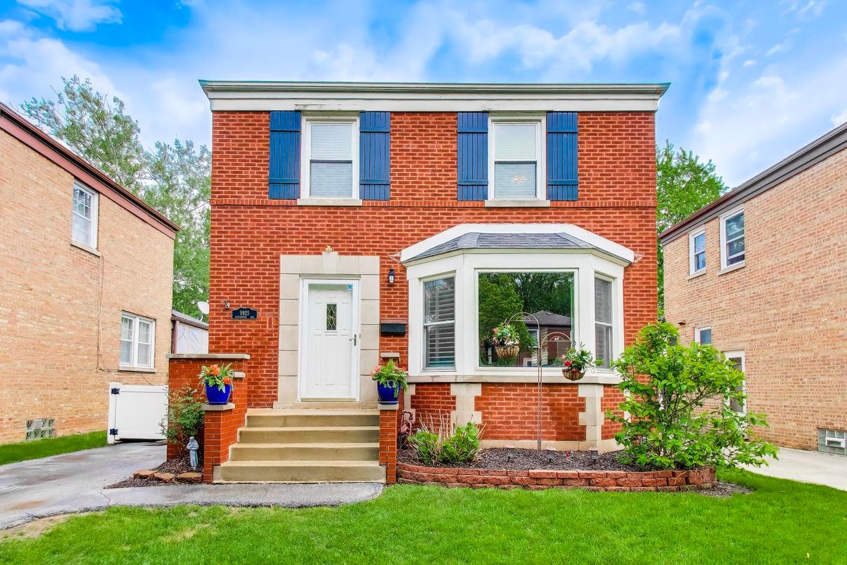 9925 Maplewood Avenue, Chicago, IL 60655
