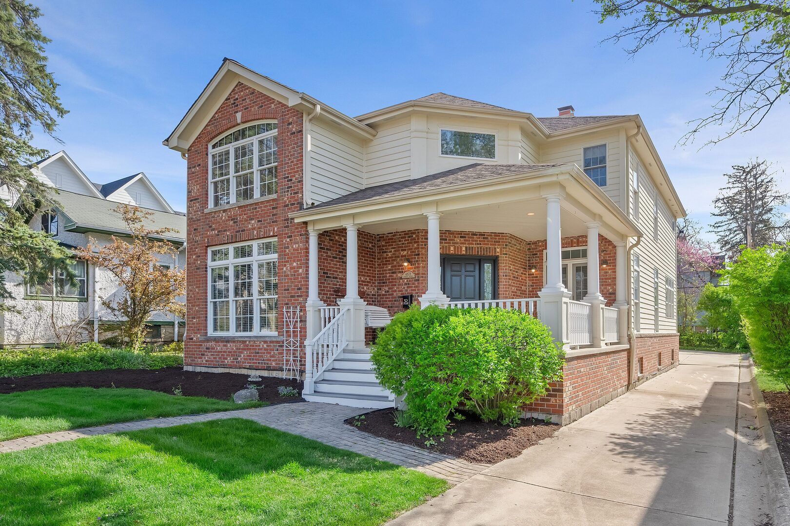 4829 Linscott Avenue — Downers Grove, IL 60515