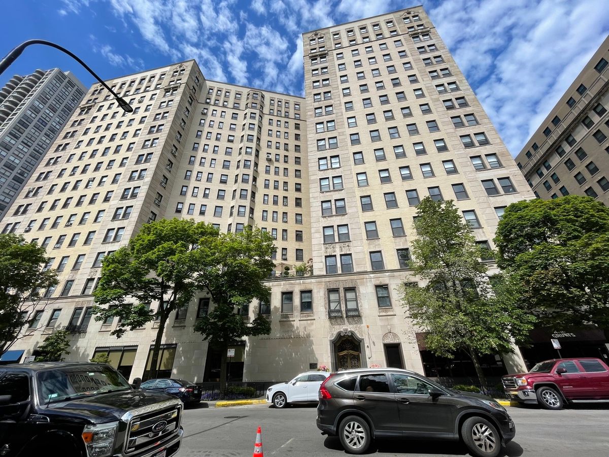 2000 Lincoln Park West, Chicago, IL 60614