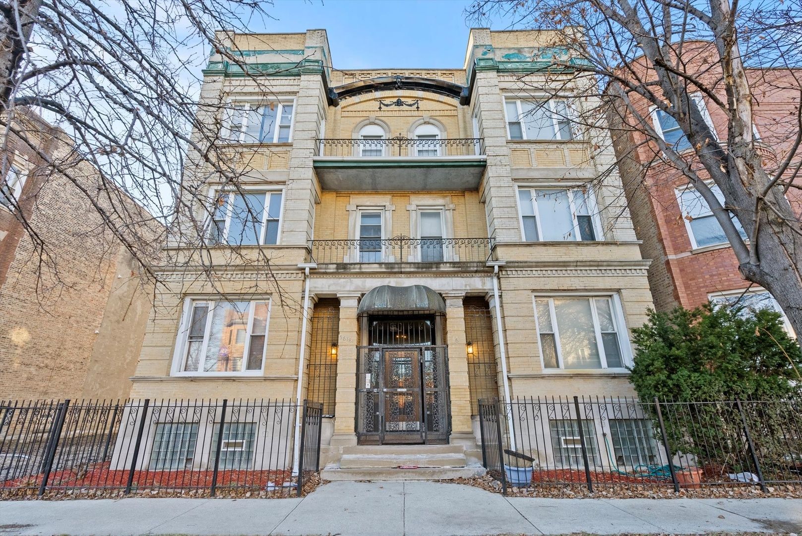 5618 S Prairie Avenue #2 — Chicago, IL 60637