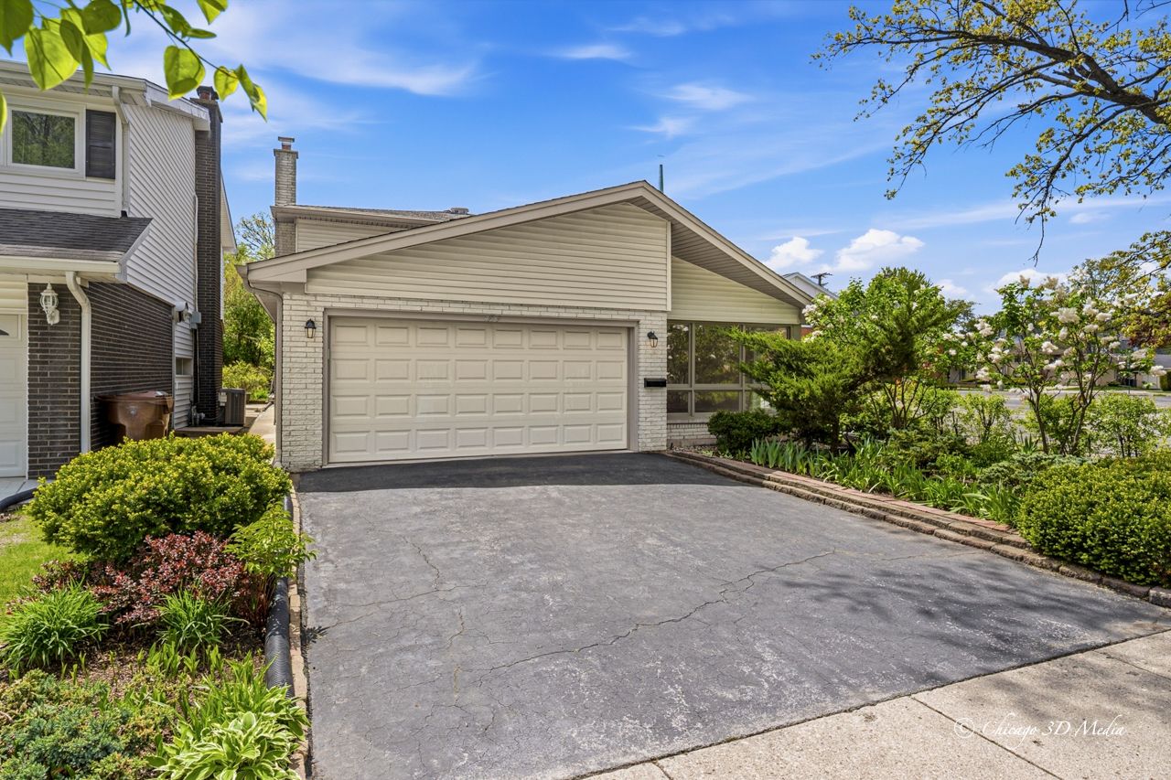 4939 Farwell Avenue — Skokie, IL 60077