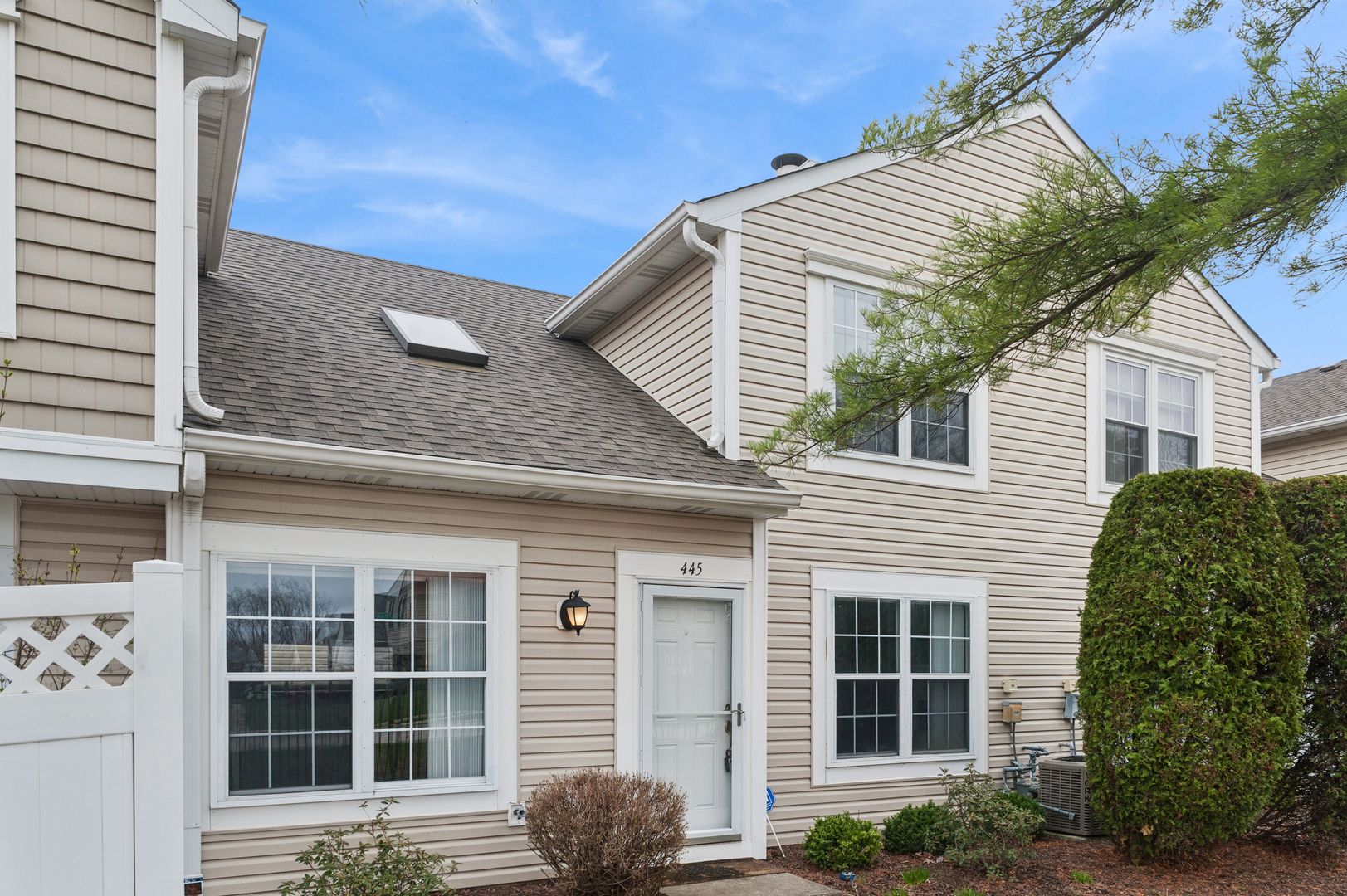 445 Le Parc Circle — Buffalo Grove, IL 60089