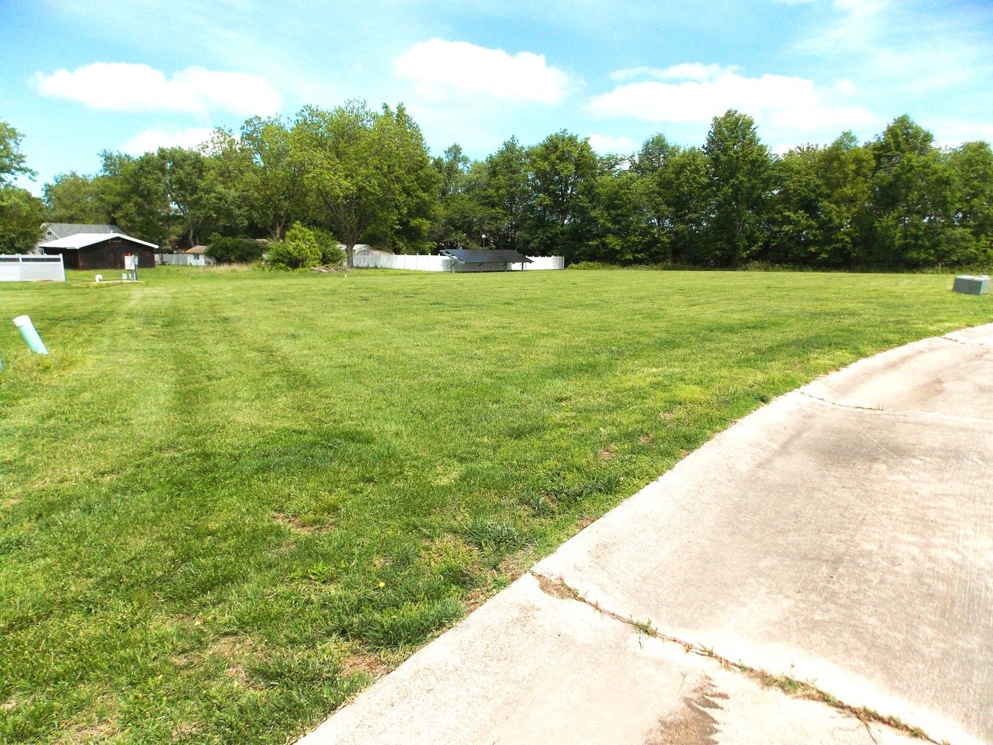4 Coronado Drive — Centralia, IL 62801