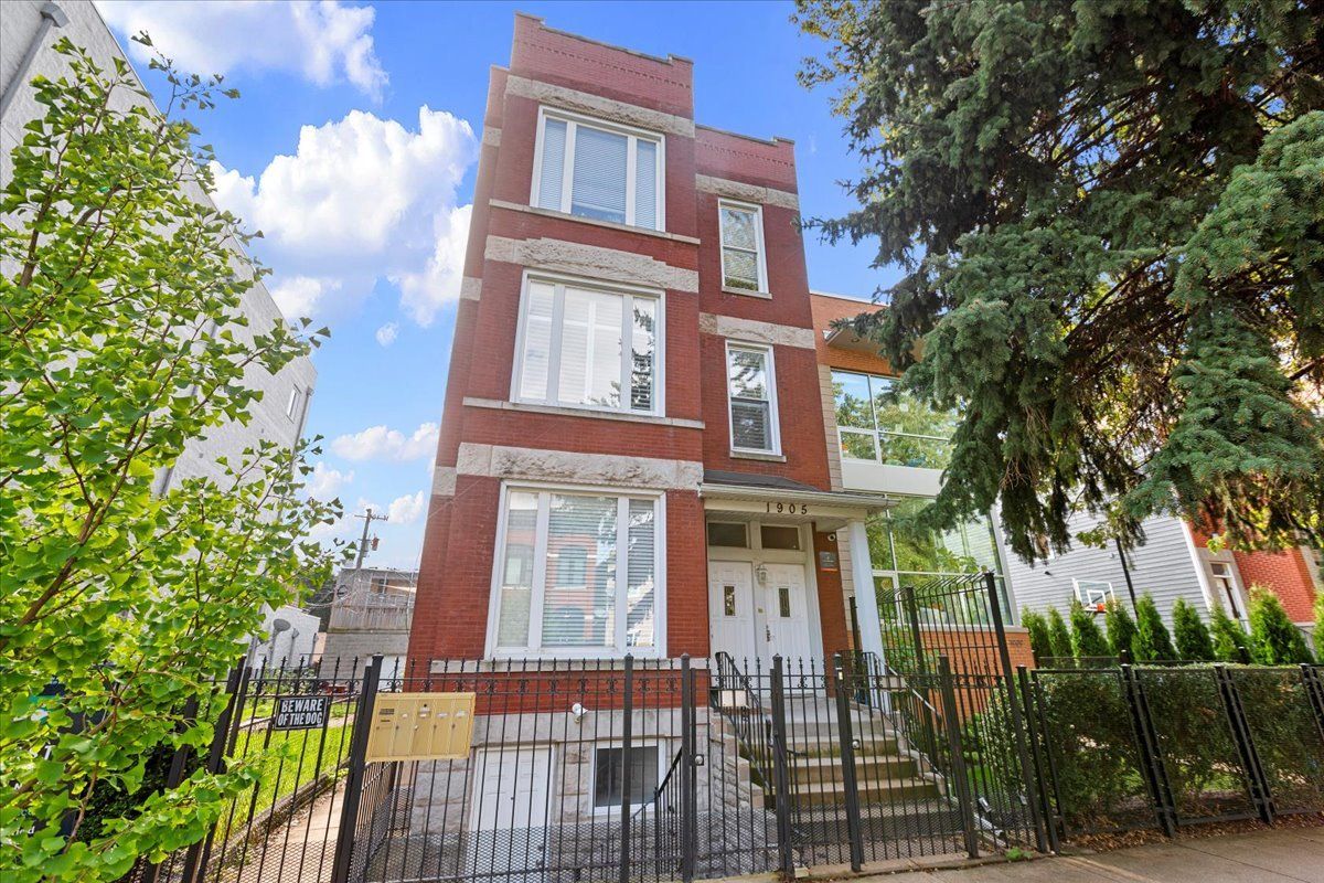 1905 HURON Street, Chicago, IL 60622