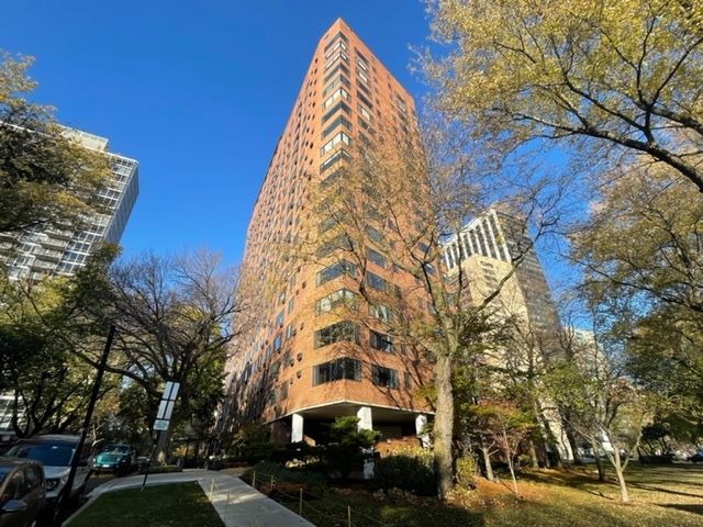 3100 Lake Shore Drive, Chicago, IL 60657
