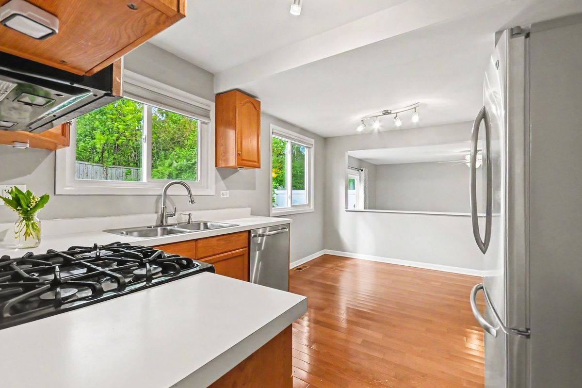 7 Oriole Court, Woodridge, IL 60517