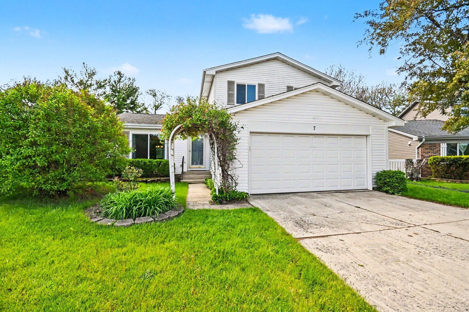 7 Oriole Court — Woodridge, IL 60517