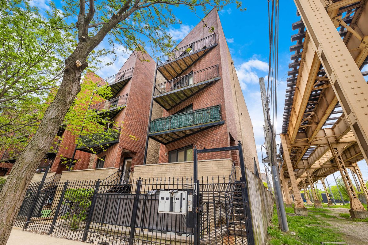 19 26th Street, Chicago, IL 60616