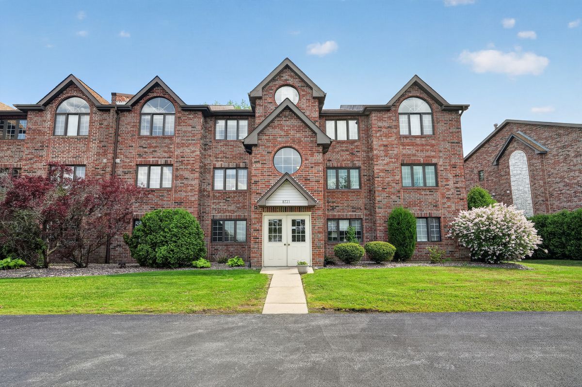 8721 Waterfront Drive, Palos Hills, IL 60465