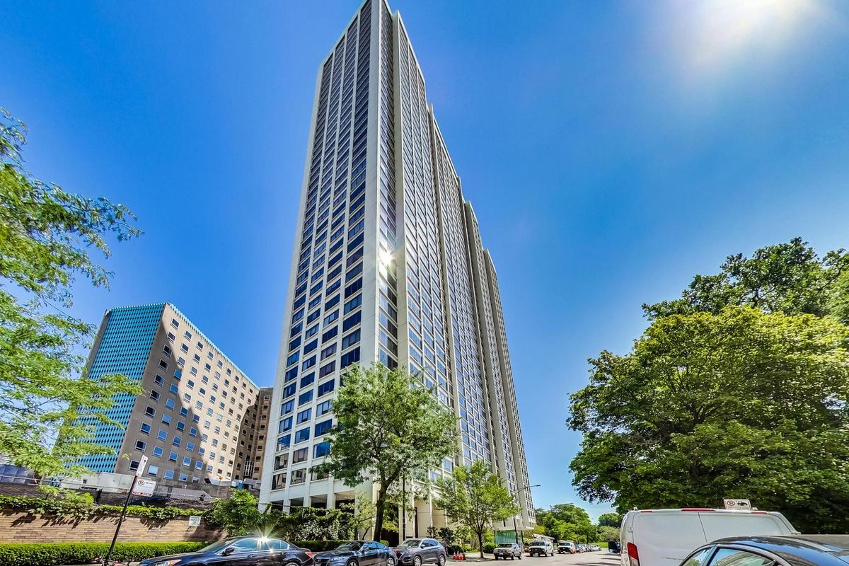 2800 Lake Shore Drive, Chicago, IL 60657