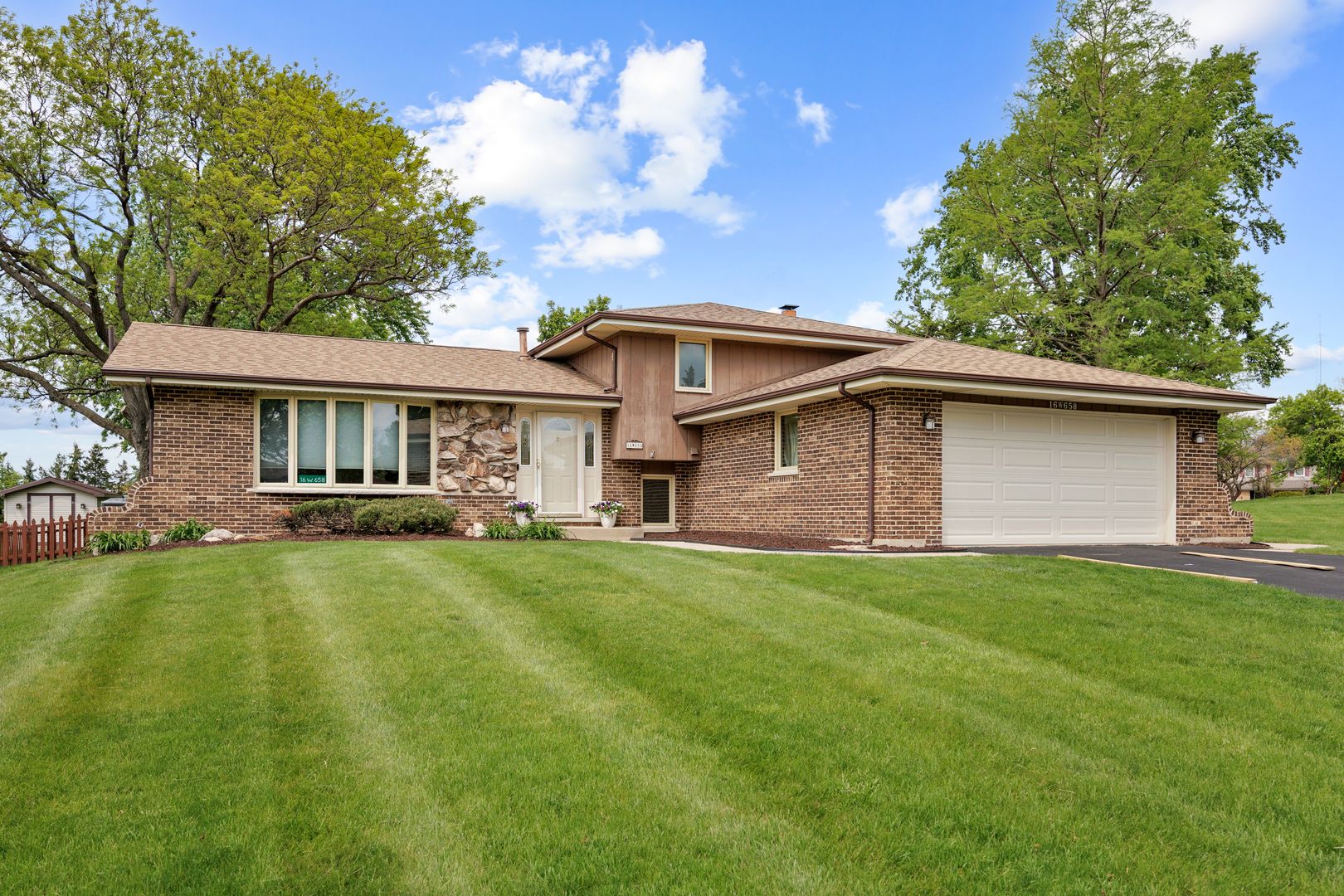 16W658 Therese Court — Willowbrook, IL 60527