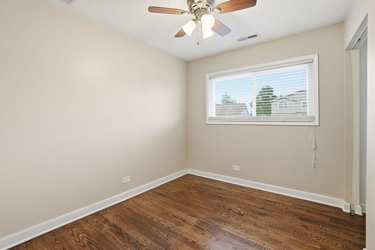 8718 Cranbrook Ln, Bridgeview, IL 60455 — photo 6